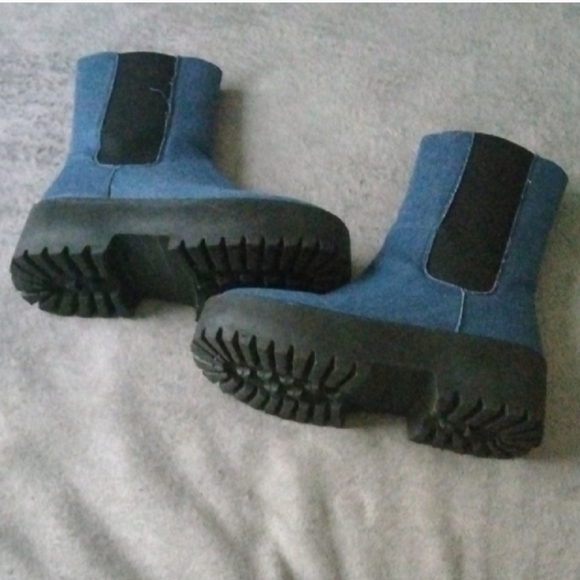 Elegant Blue Heeled Boots - Picture 10 of 10